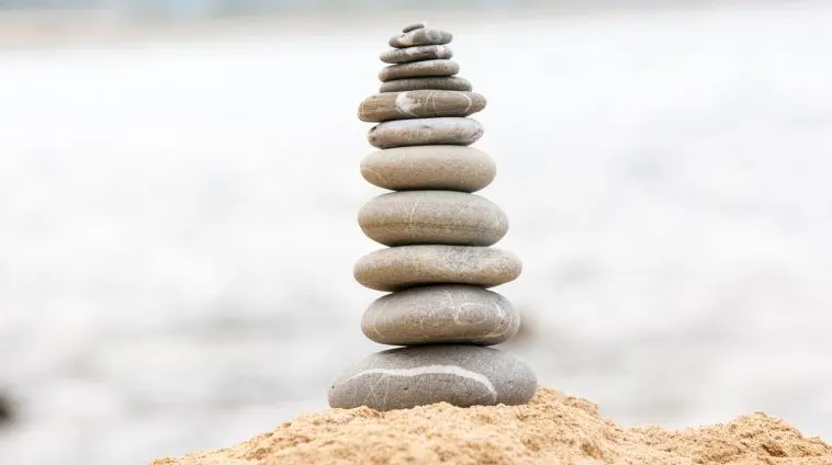 Stones piled on sand: ID 40920022 | Rock Tower © Mikhailsh | Dreamstime.com