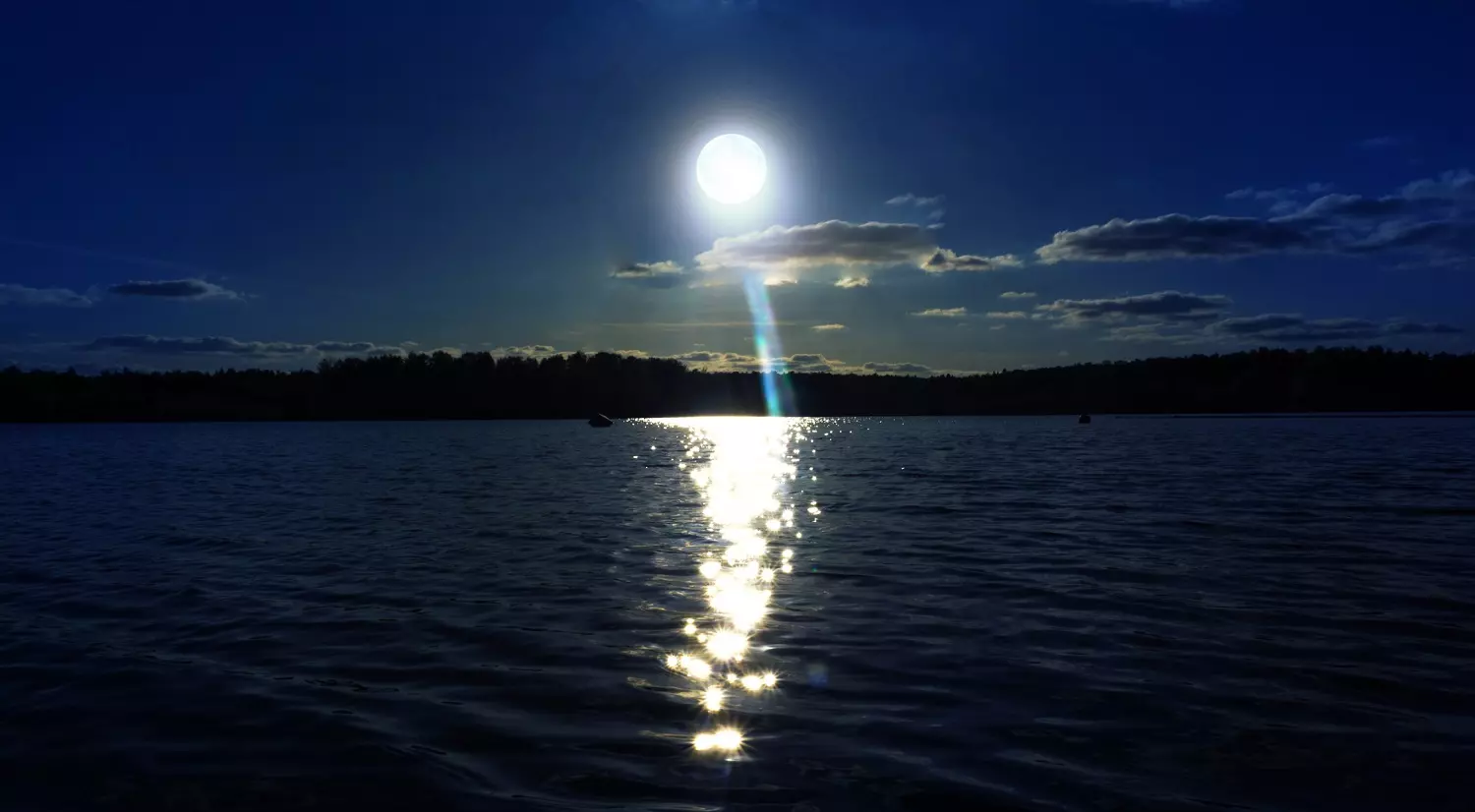 Full Moonlit lake: ID 104503135 © Sjstudio357 | Dreamstime.com