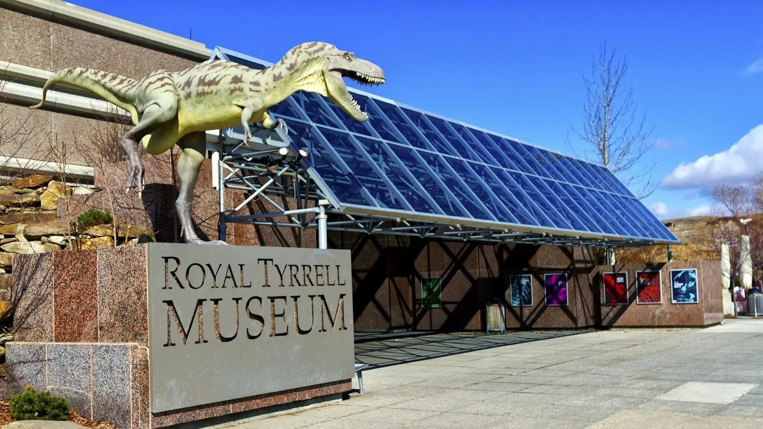 Royal Tyrrell Museum entrance: ID 40212929 © Martial Genest | Dreamstime.com