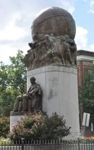 Pathfinder of the Seas statue with Matthew Fontaine Maury: Photo 59798062 / Maury © Ritu Jethani | Dreamstime.com