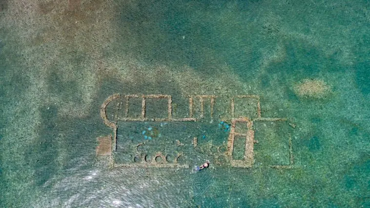 Sunken building ruins, Epidaurus at Argolida, Greece with diver: Photo 223093690 © Rawf88 | Dreamstime.com