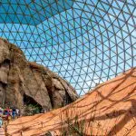 Henry Doorly desert dome: Photo 44380808 / Henry Doorly Zoo © Fotoeye75 | Dreamstime.com