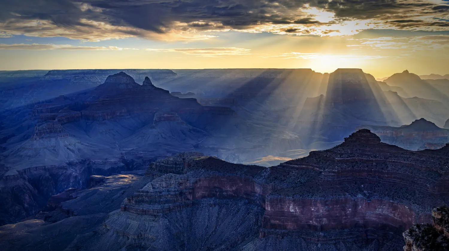 Grand Canyon with sunbeams: ID 327144547 © Chris Curtis | Dreamstime.com