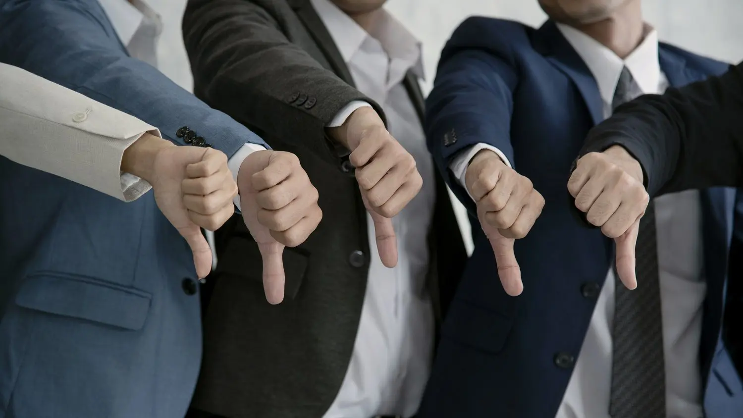 Thumbs down group: Photo 126569240 © Baramee Thaweesombat | Dreamstime.com