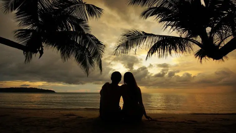 Silhouette of couple on beach: Photo 174664126 / Couple Silhouette Tropical © Vladimir Lesnikov | Dreamstime.com