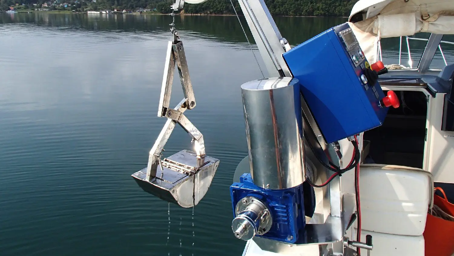 Research Vessel Sediments: Photo 114280411 / Science Sample Boat © Ys7485 | Dreamstime.com