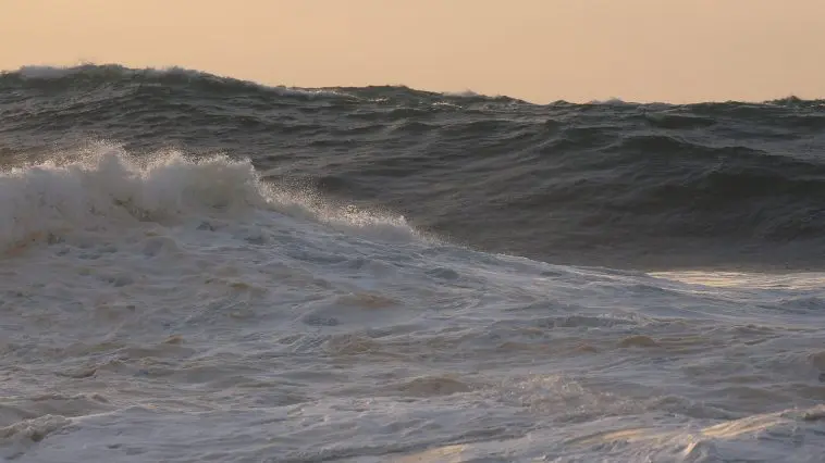 Ocean waves at sunset: Photo 40719072 © Ejmilesfineart | Dreamstime.com