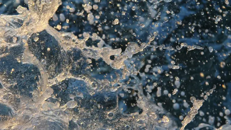 Sea spray: Photo 49400292 © Yurij Sushok | Dreamstime.com