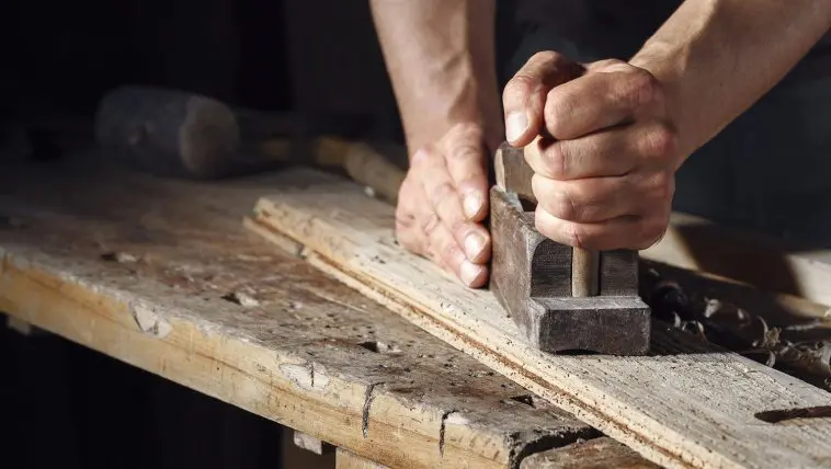 Carpenter planing wood: Photo 59455474 / Hand © Alessandroguerriero | Dreamstime.com