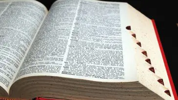 Open dictionary: Photo 18742963 / Dictionary © Mlhead | Dreamstime.com