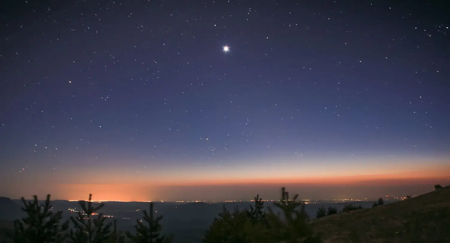 Venus at sunrise: Photo 85864986 | Black © Yaroslav Veretin | Dreamstime.com