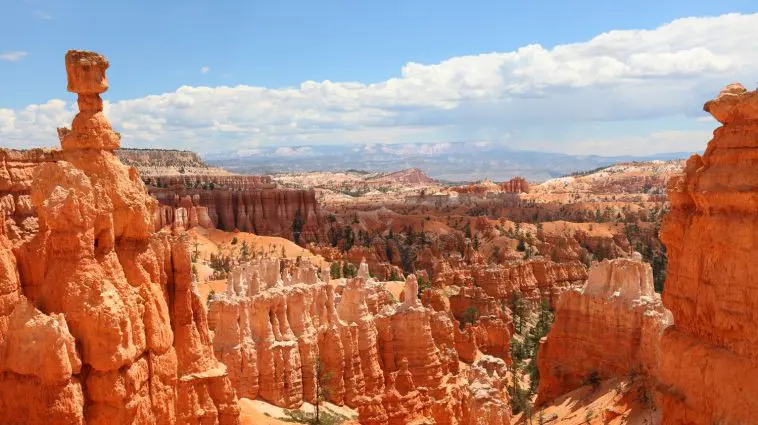 Bryce Canyon: ID 30673491 © Martinmark | Dreamstime.com