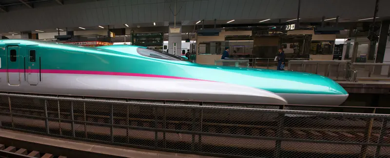 Green bullet train, Japan: Photo 103275105 © Wisconsinart | Dreamstime.com