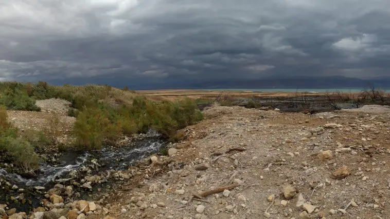 Storm over the Dead Sea with a flowing Wadi: ID 136676577 | Background © Palex66 | Dreamstime.com