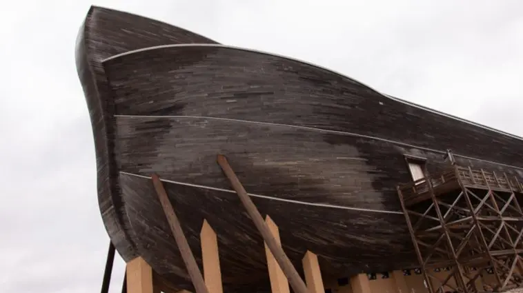 Ark Encounter entrance door: ID 303224097 | Ark Door © Lindaelizabeth | Dreamstime.com