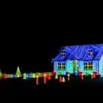 Christmas lights on a house and yard: ID 28296741 © Olivier Le Queinec | Dreamstime.com