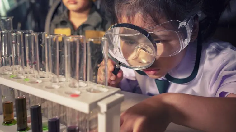 Children doing a chemistry experiment with test tubes: ID 118113363 © Khunaspix | Dreamstime.com