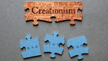 Creation evolution mismatched puzzle pieces: ID 31733826 | Bible Debate © Creativehearts | Dreamstime.com
