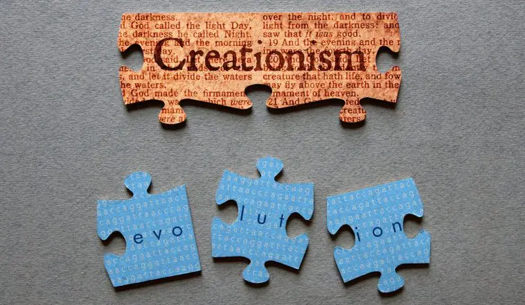 Creation evolution mismatched puzzle pieces: ID 31733826 | Bible Debate © Creativehearts | Dreamstime.com