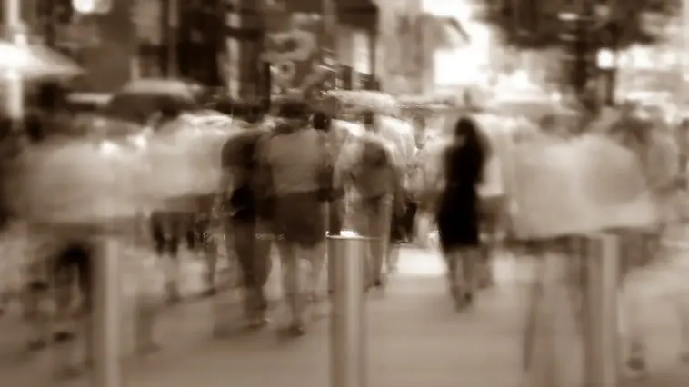 Urban street with poles and blurred people: ID 23705454 | Abstract © Haslinda | Dreamstime.com