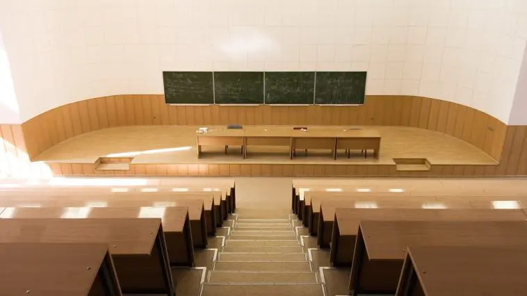 Empty science lecture hall with blackboard: ID 2260611 © Chaoss | Dreamstime.com
