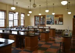 George Washington Carver Science Lab: ID 169353485 | George Washington Carver © Calvin L. Leake | Dreamstime.com