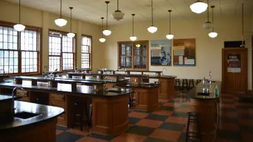 George Washington Carver Science Lab: ID 169353485 | George Washington Carver © Calvin L. Leake | Dreamstime.com