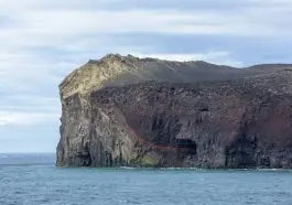 Surtsey Island Cliff: ID 60597183 © Hel080808 | Dreamstime.com
