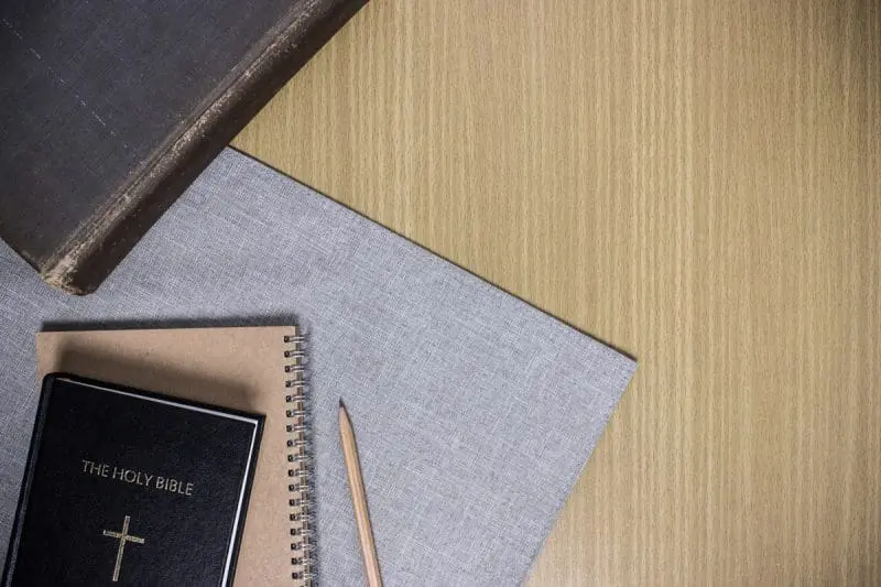 Bible with notebook and pencil: ID 224673843 © Chalermphon Kumchai | Dreamstime.com