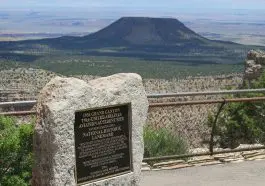 Bronze plaque and stone memorial commemorating the 1956 Grand Canyon TWA-United Airlines Aviation Accident Site in Grand Canyon National Park. Photo credit: National Park Service