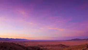 Barren desert sunrise: ID 22780464 © Neil Lockhart | Dreamstime.com