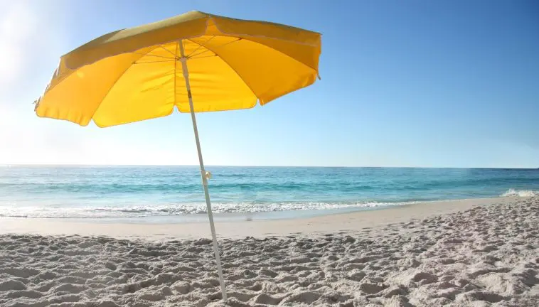 Beach with a sun umbrella: ID 7557973 | Beach Sun Umbrella © Bowie15 | Dreamstime.com