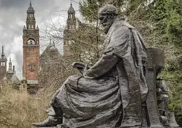 Lord Kelvin statue Kelvingrove park, Glasgow, Scotland: ID 82361641 | History © Antony Mcaulay | Dreamstime.com