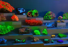 Fluorescent rocks displayed under UV light: ID 205303228 © David Morton | Dreamstime.com