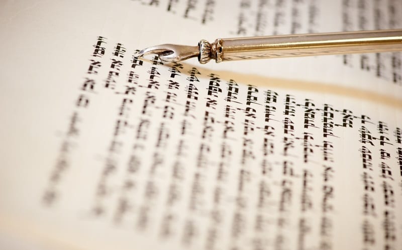 Torah and pointer closeup ID 42012661 © Goldenberg | Dreamstime.com