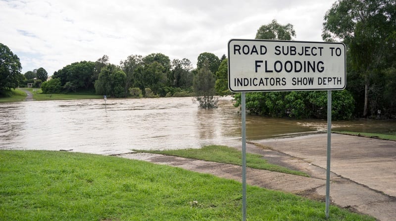 Road subject to Flooding sign with flooded road: ID 93023822 © Grey 18 | Dreamstime.com