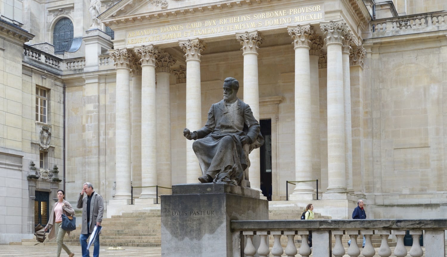 Pasteur statue: Photo credit: dreamstime 40356525