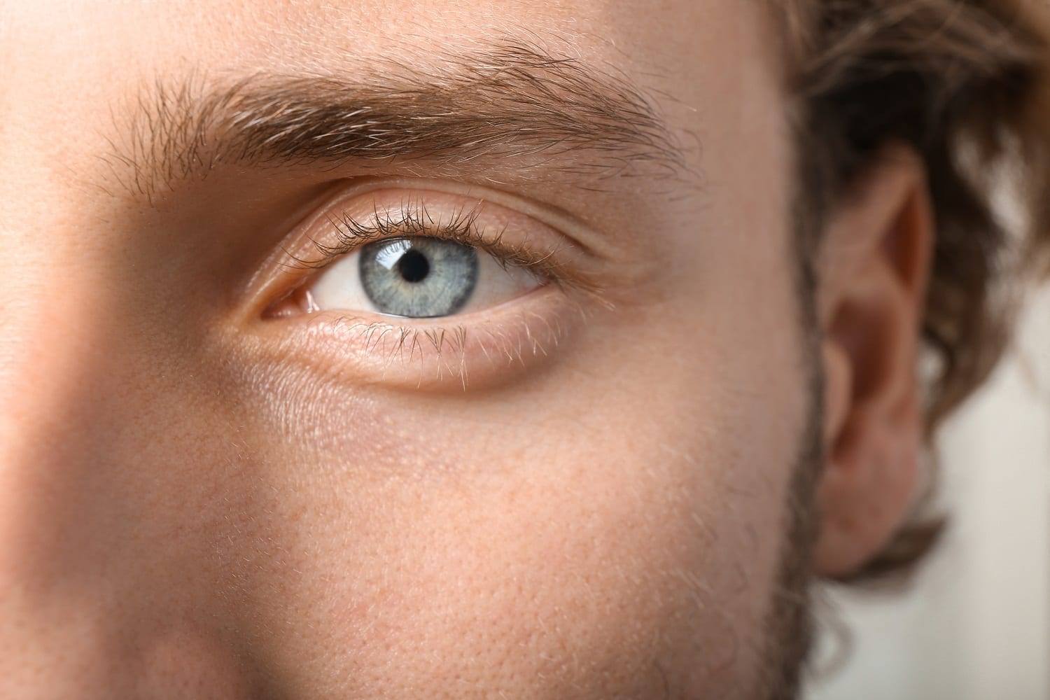 Closeup of a blue-eyed man: ID 151314241 © Leonid Yastremskiy | Dreamstime.com