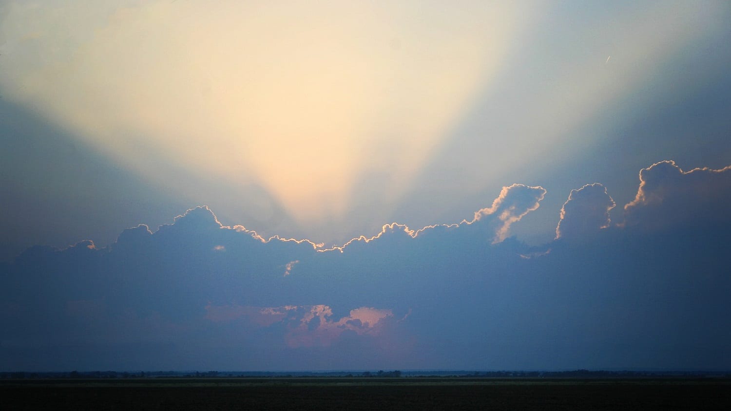 Sun beams rays above cloudy horizon, photo credit: MaxPixel