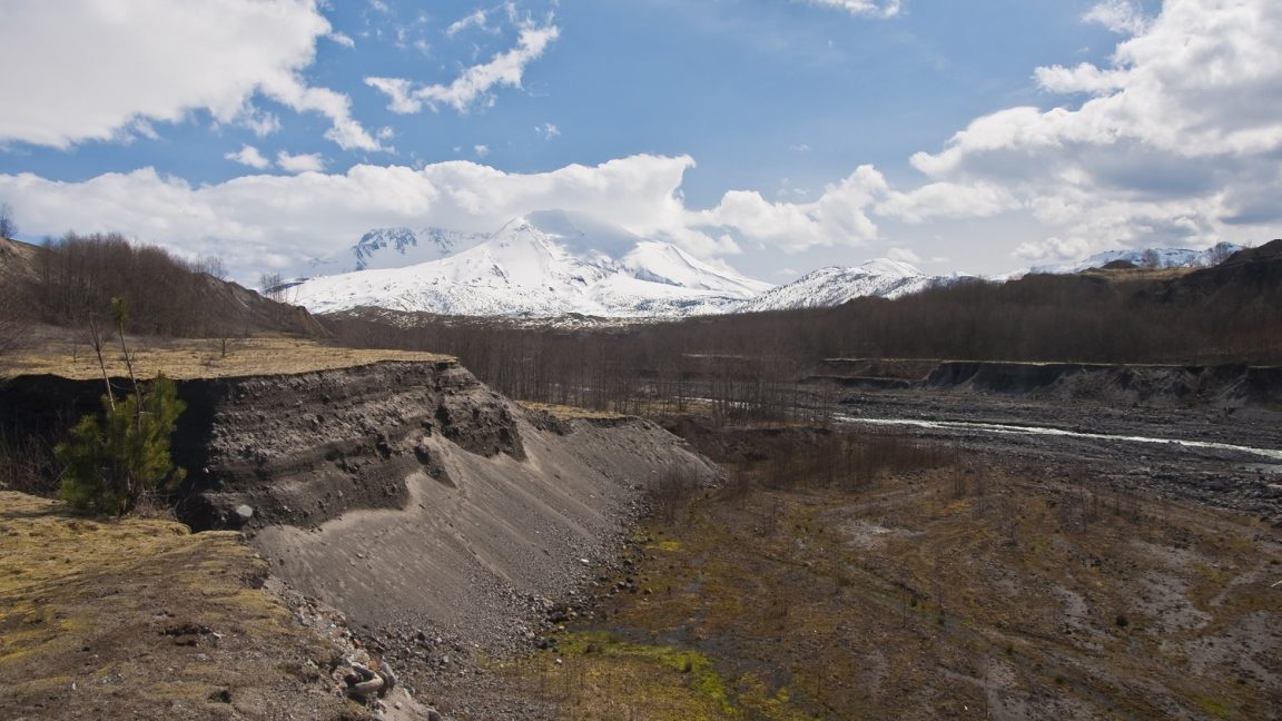 Tuttle River valley: Photo 13835401 © Jonathan Lingel | Dreamstime.com