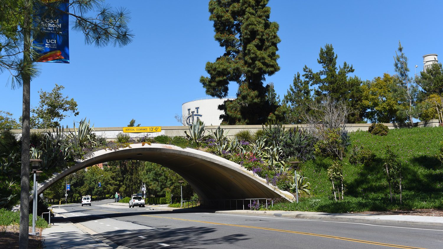 University of California, Irvine, bridge: Photo 179573955 © Steven Cukrov | Dreamstime.com