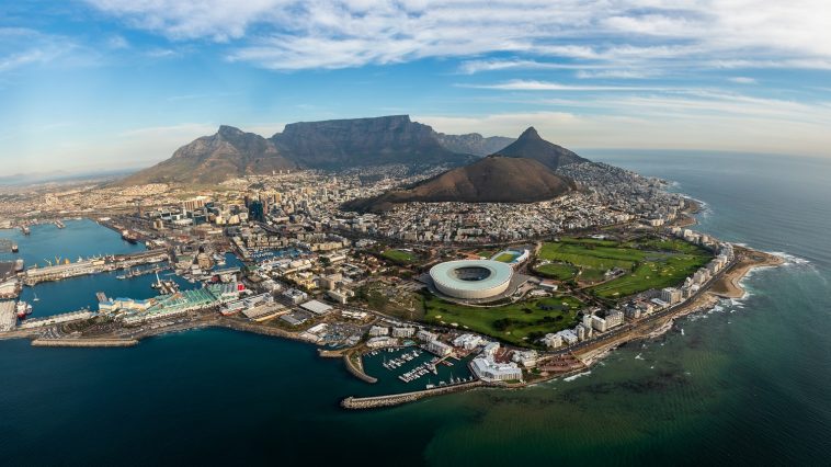 Cape Town with mountains from above: Photo 136349762 © Mathias Sunke | Dreamstime.com