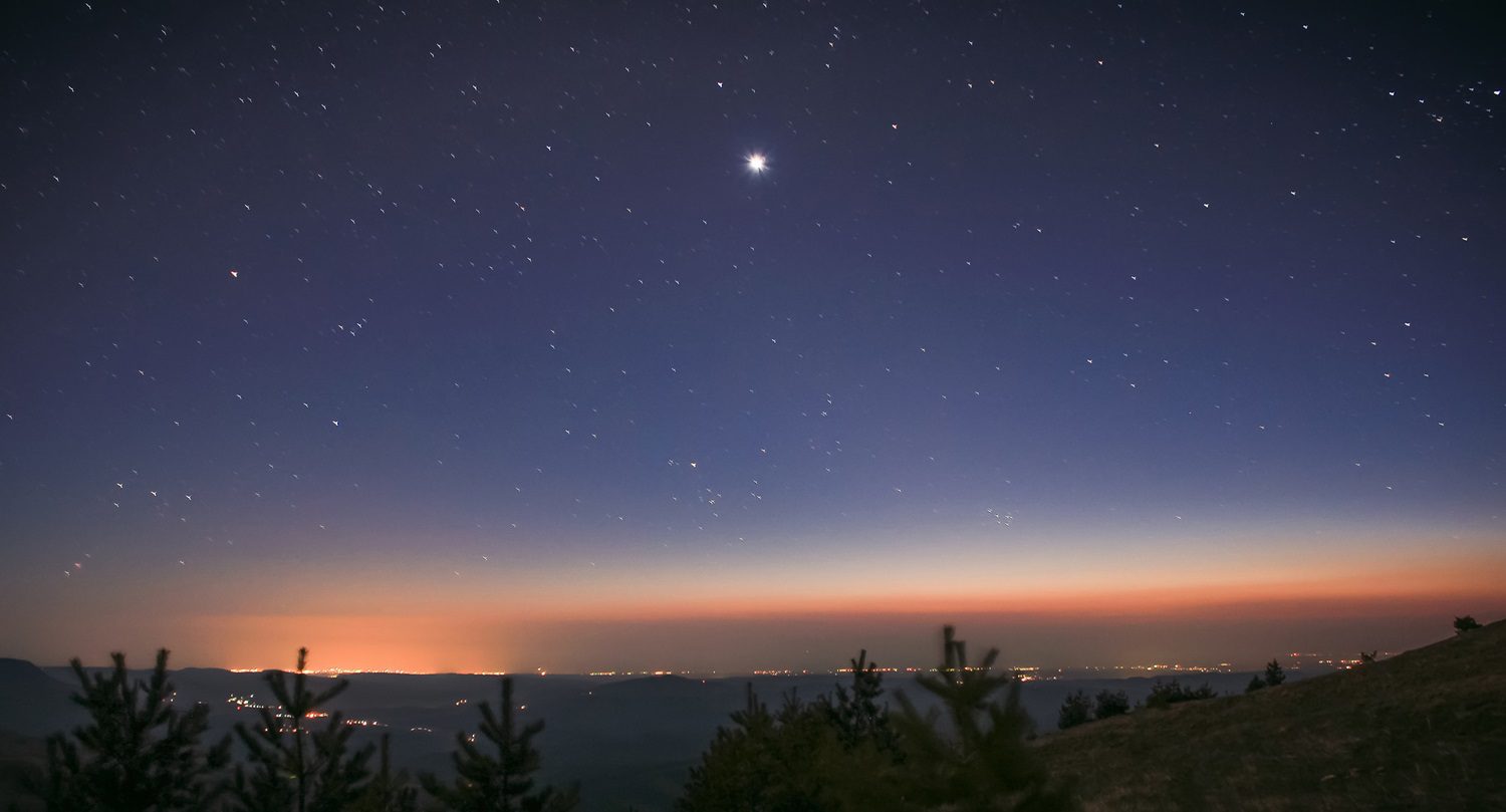 Venus at sunrise: Photo 85864986 | Black © Yaroslav Veretin | Dreamstime.com