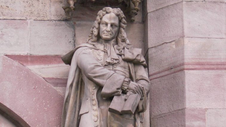 Leibniz statue