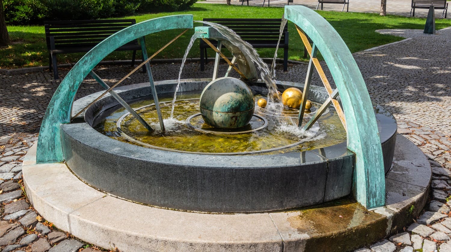 Tycho Brahe solar system fountain: ID 285437198 © Matyas Rehak | Dreamstime.com